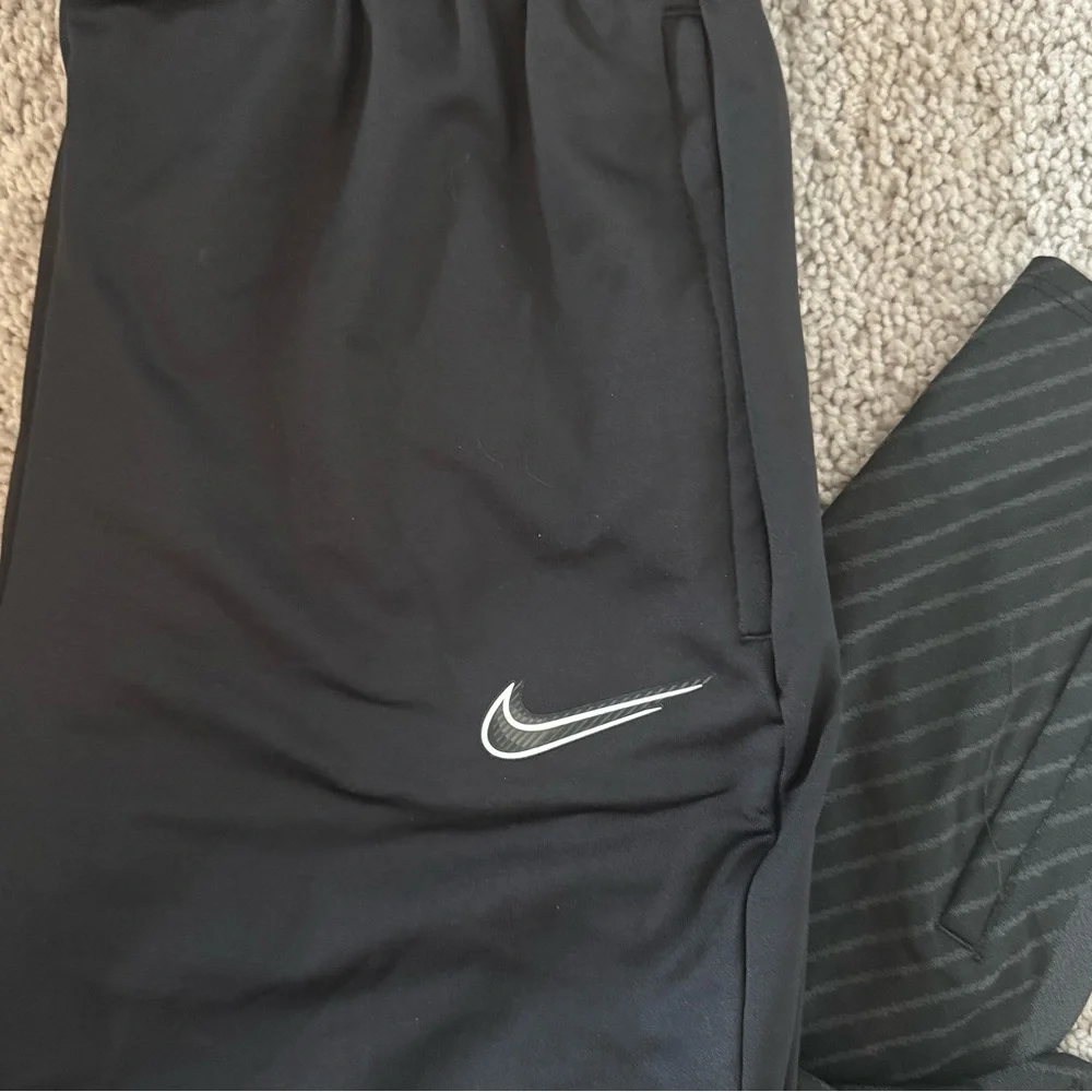 Nike Dri-Fit Sweatpants - Picture 4 of 7
